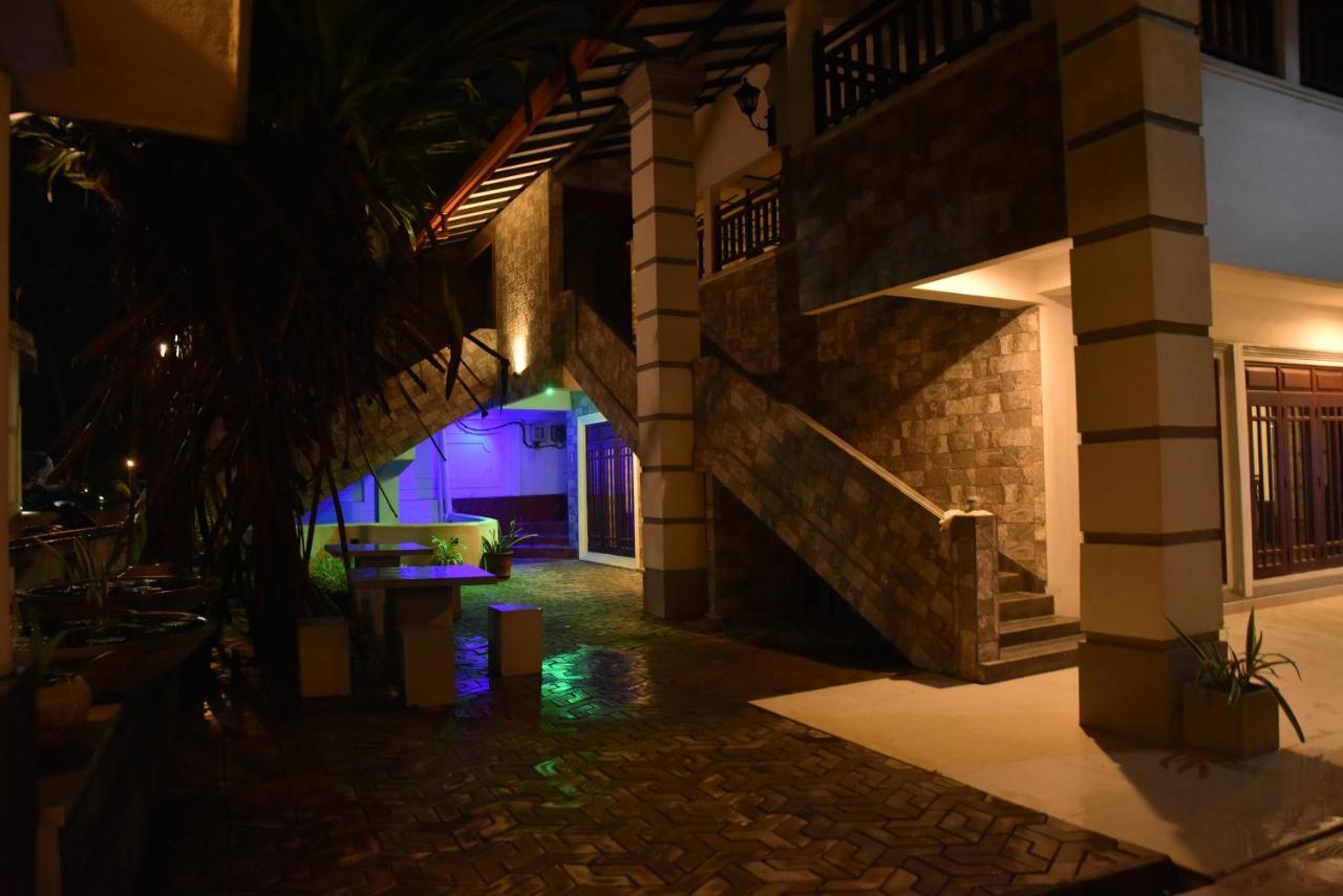 New Ocean Hill Hotel Хиккадува Экстерьер фото