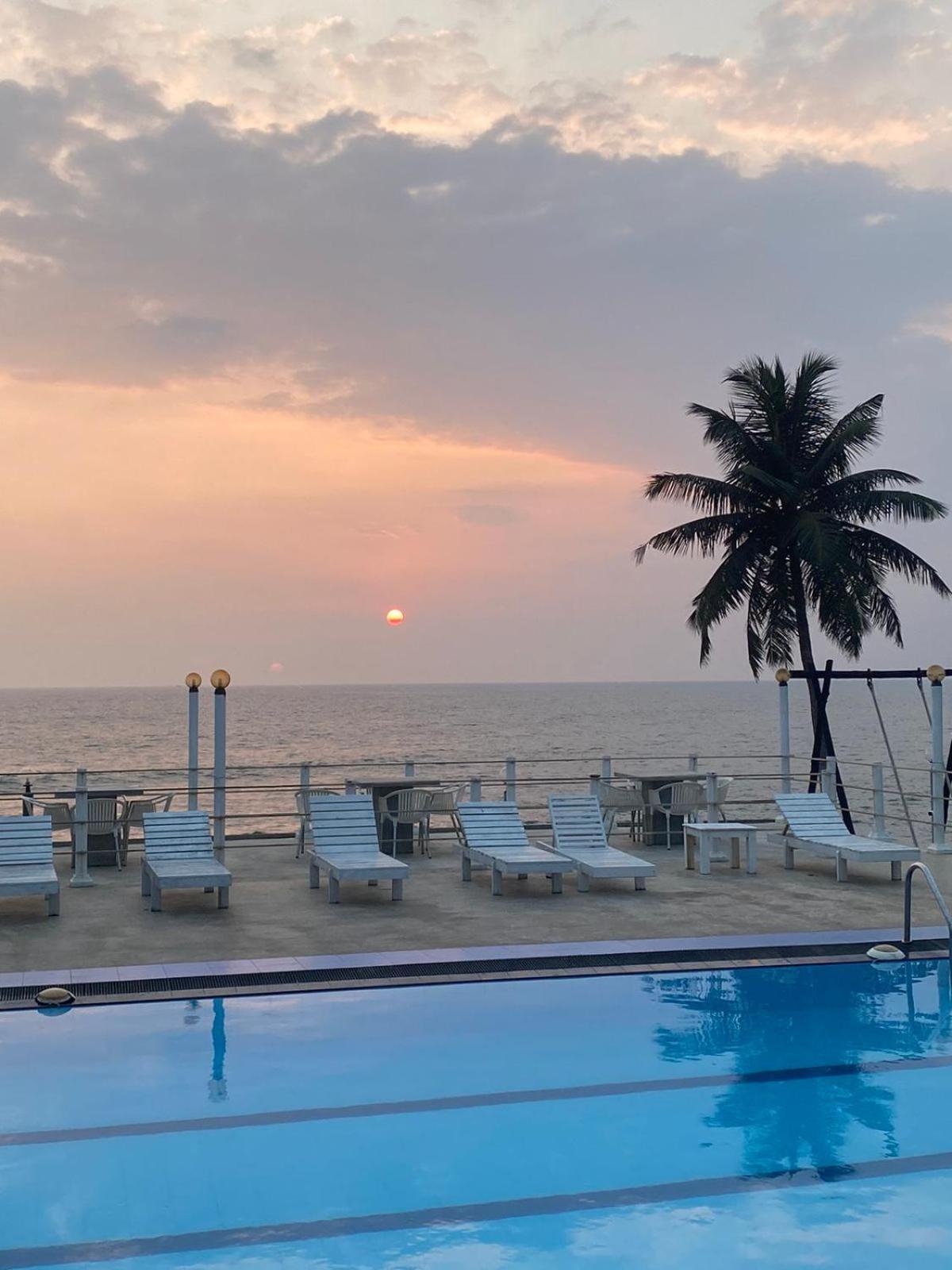 New Ocean Hill Hotel Хиккадува Экстерьер фото