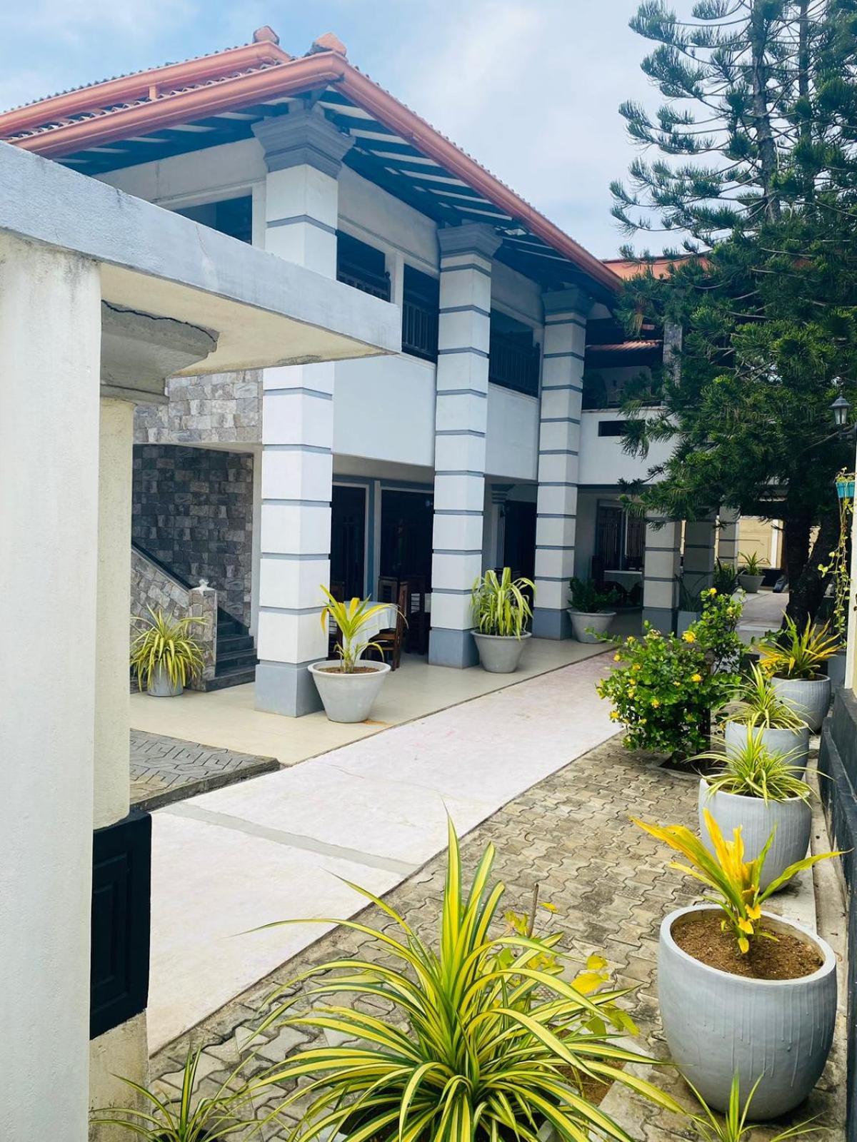 New Ocean Hill Hotel Хиккадува Экстерьер фото
