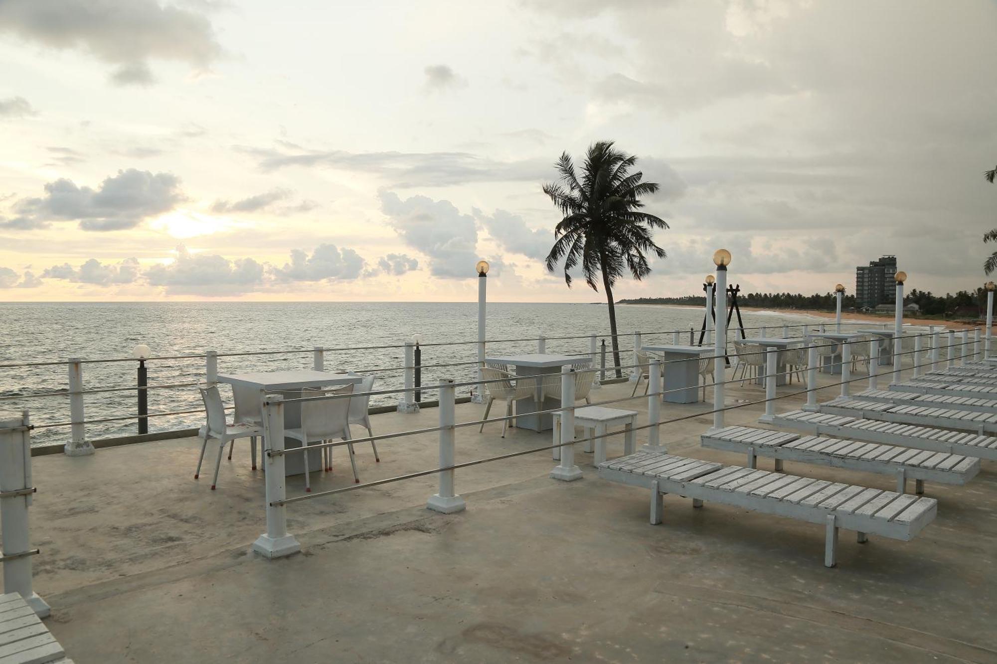 New Ocean Hill Hotel Хиккадува Экстерьер фото